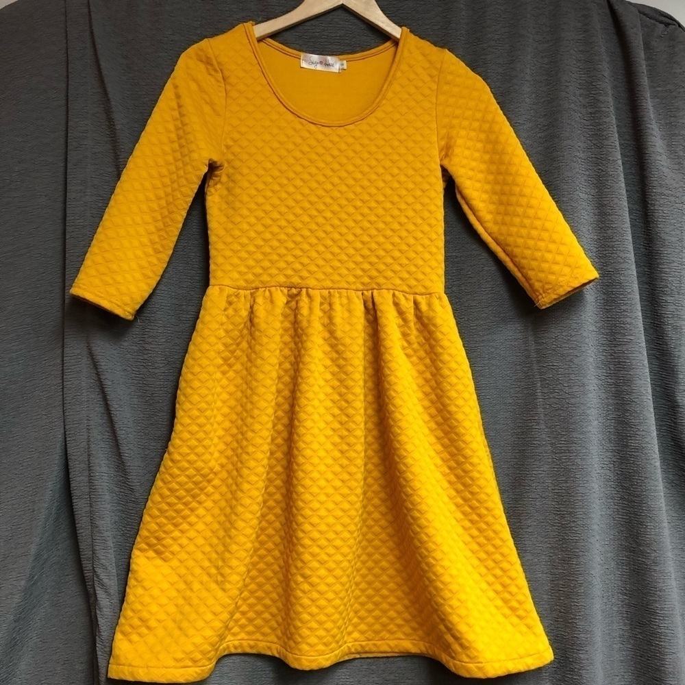 Sign here small bright yellow dress with texture diamonds PTP 15 to 16 waist 14